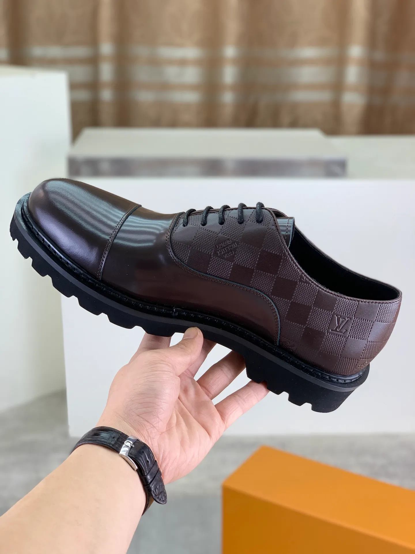 Factory price P820 💎💎💎Top version LOUIS VUITTON [Louis Vuitton] - LV men's business casual leather shoes, luxurious and noble 👞All imported original cowhide, just to create a more comfortable wearing experience, upper: original high-end calfskin➕Imported soft cowhide lining, original lightweight foam outsole✔️Color: 3️⃣colors available Size: 39-44 (38.45 46 can be customized (non-returnable)
